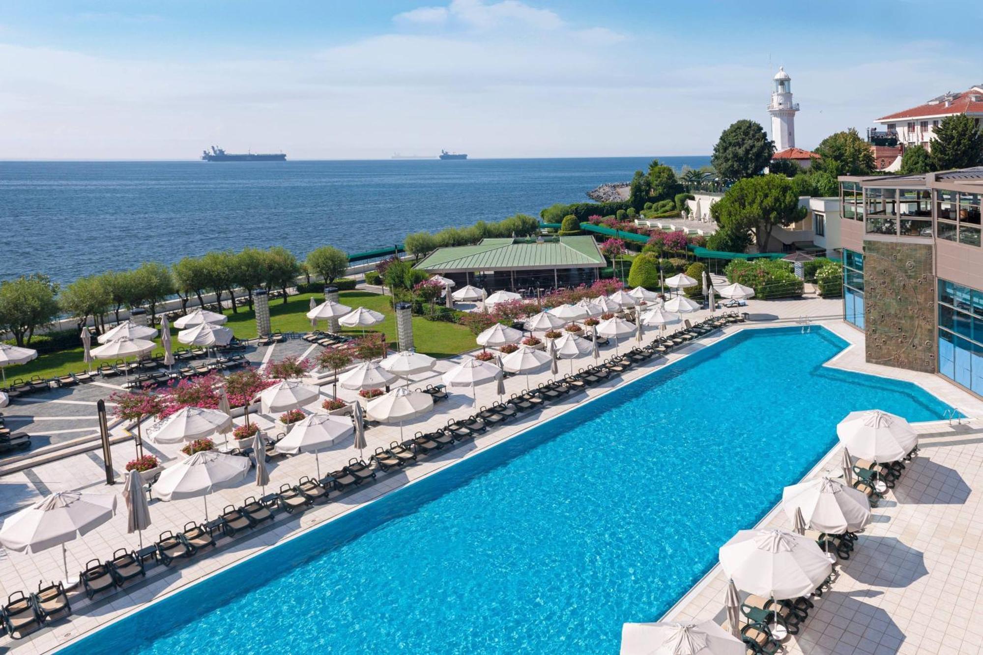 Renaissance Polat Istanbul Hotel Ngoại thất bức ảnh Pool at the hotel