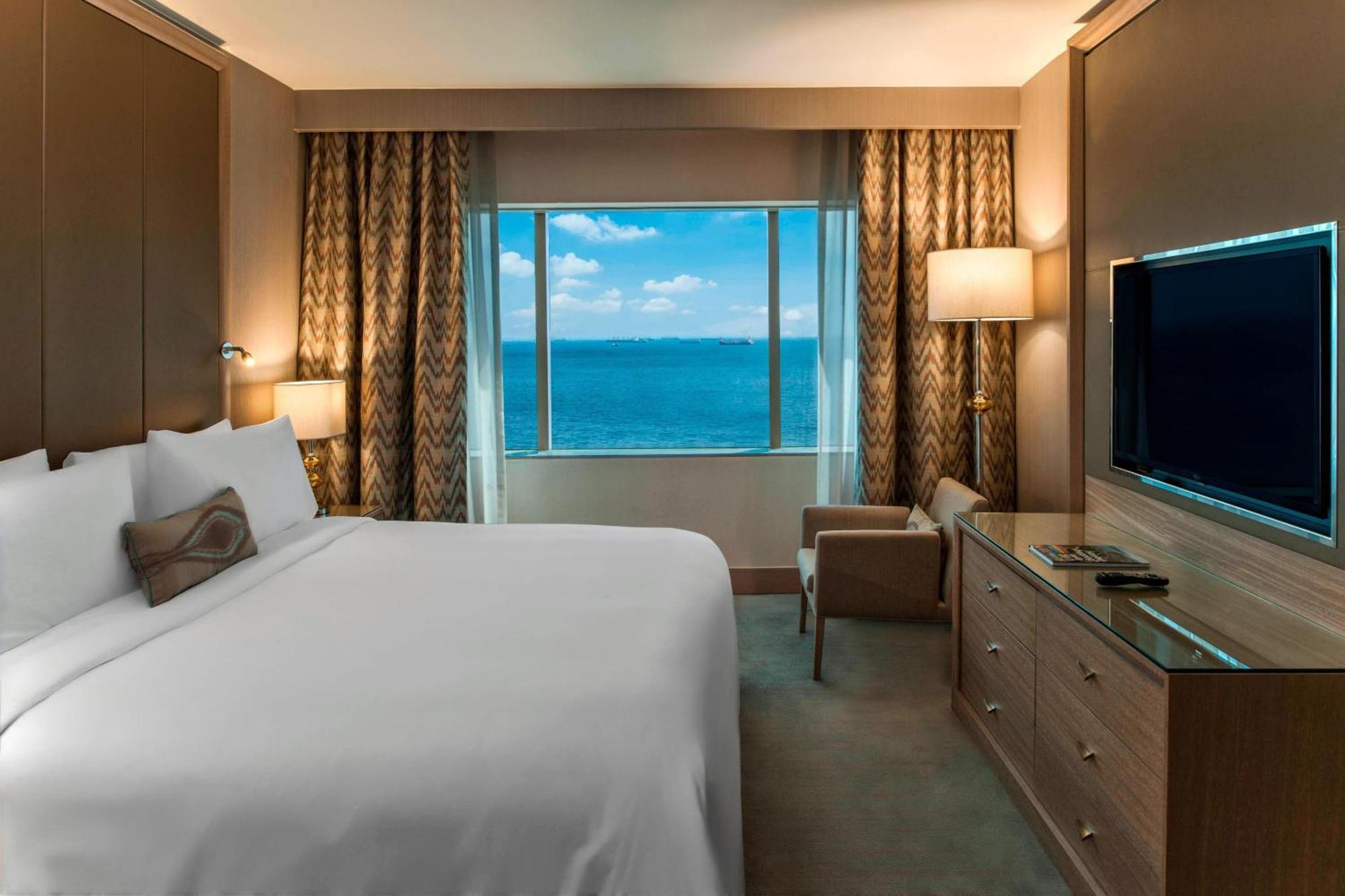 Renaissance Polat Istanbul Hotel Ngoại thất bức ảnh A guest room at the JW Marriott South Beach