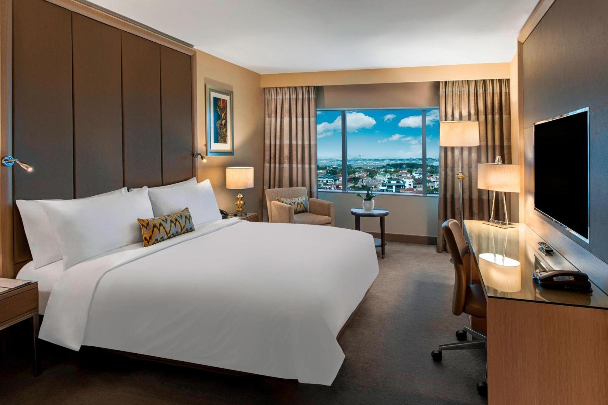 Renaissance Polat Istanbul Hotel Ngoại thất bức ảnh A guest room at the Westin Palace, Madrid
