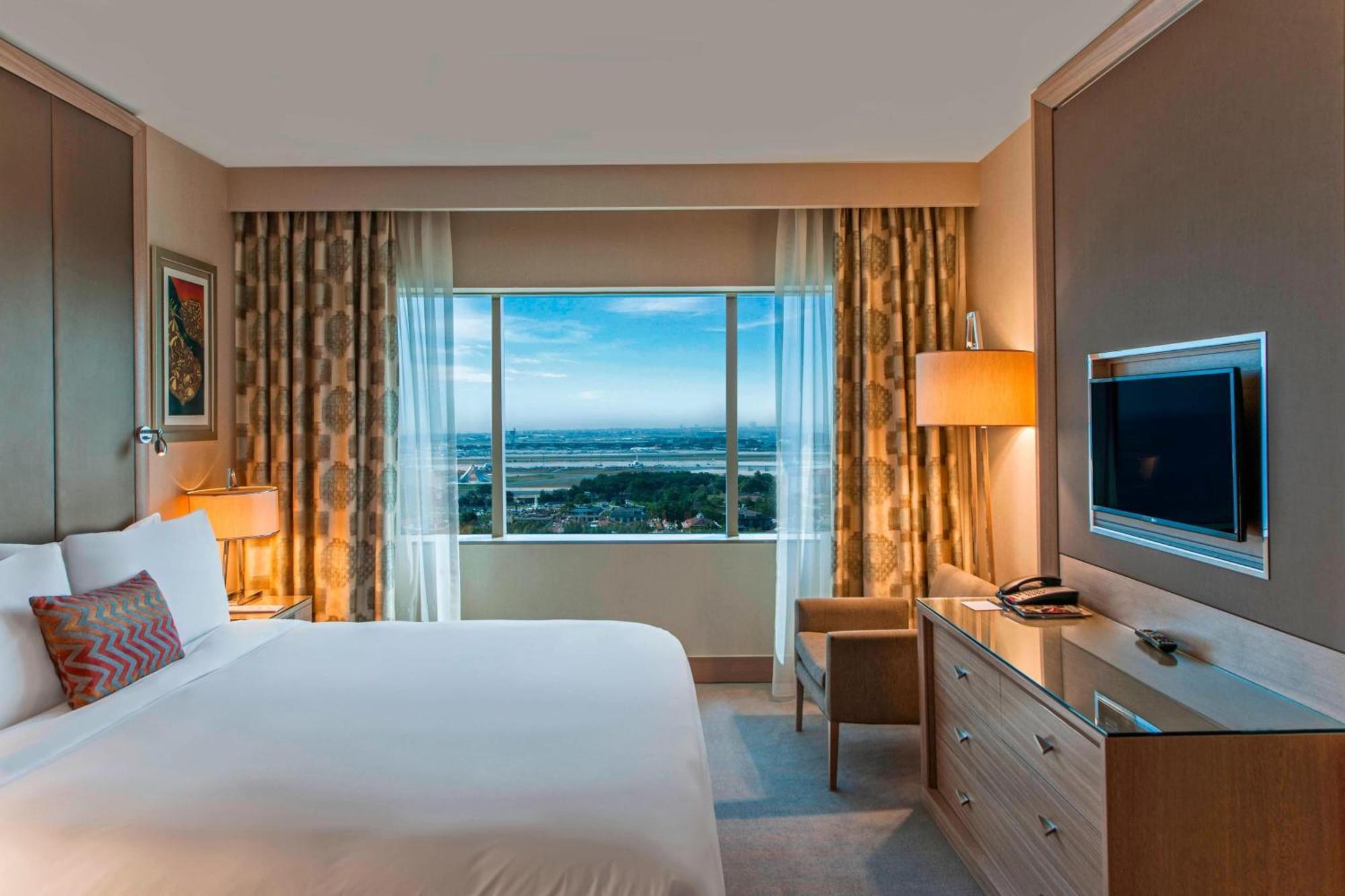 Renaissance Polat Istanbul Hotel Ngoại thất bức ảnh A guest room at the JW Marriott Hotel, Bengaluru